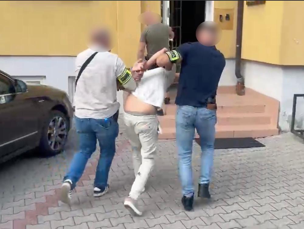 Kobieta miała przekazać 2,5 miliona złotych. W ostatniej chwili do akcji wkroczyła policja