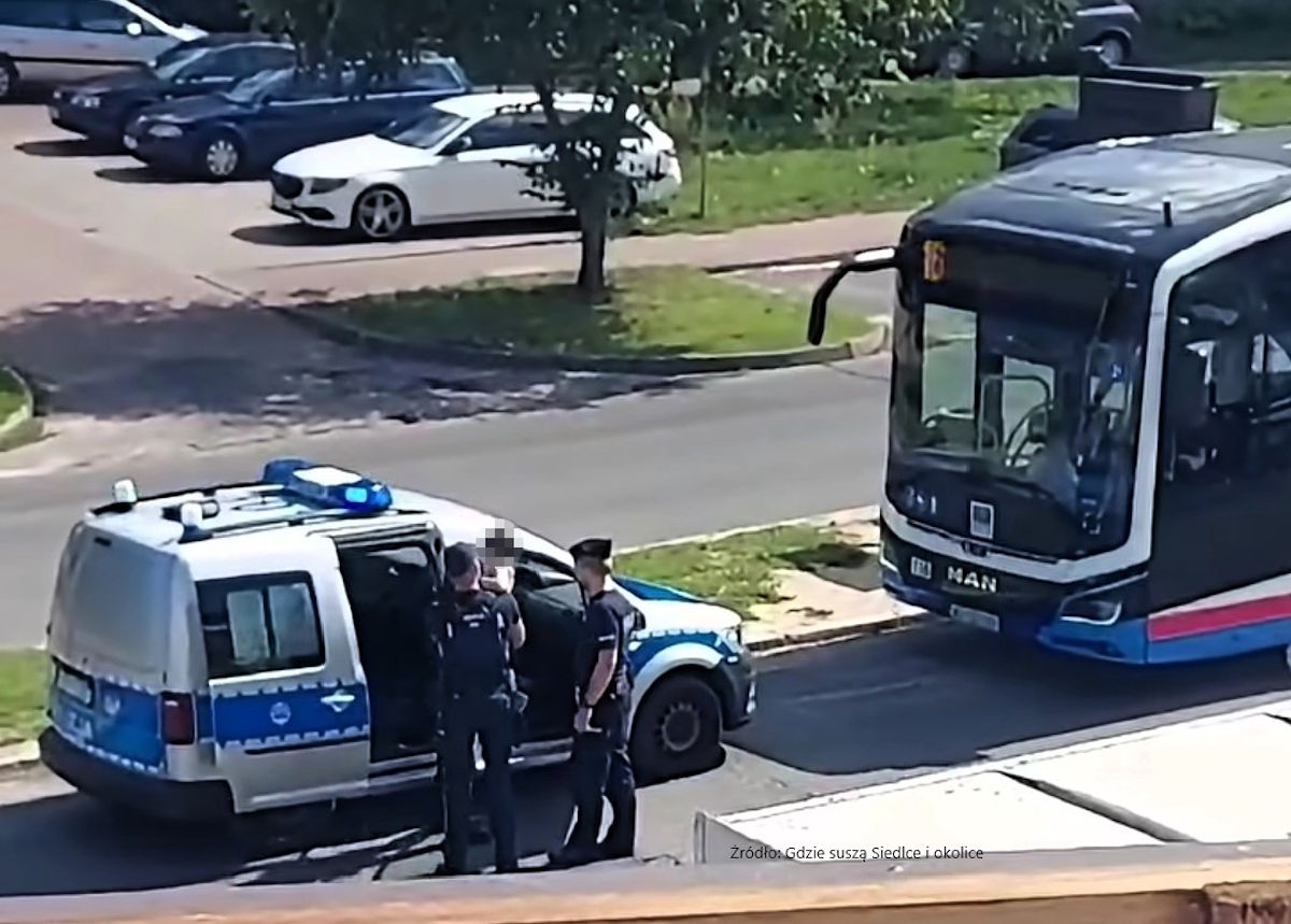 3-latek sam wsiadł do autobusu i odjechał. Matka została na przystanku