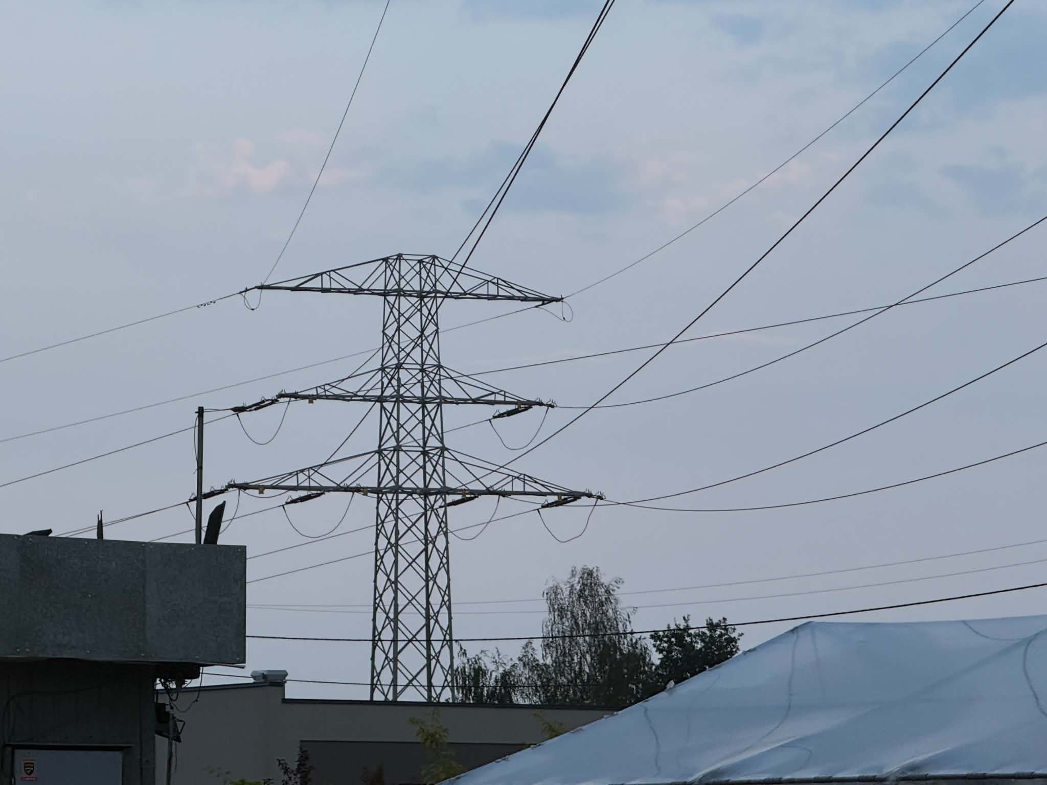 W piątek w Warszawie zabraknie prądu. Wyłączenia obejmą wiele ulic, w niektórych miejscach potrwają wiele godzin