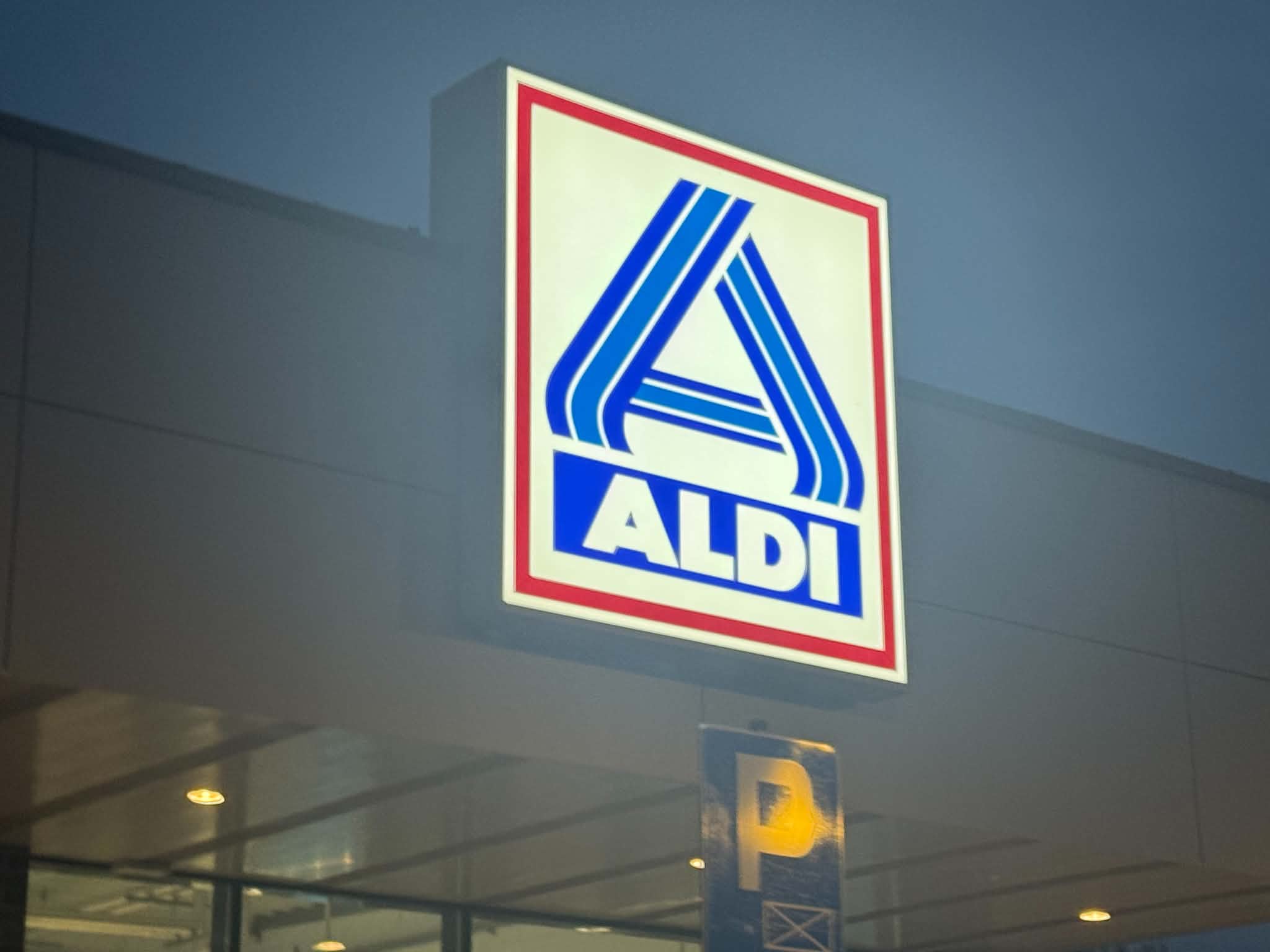 Szyld sklepu Aldi Fot. Warszawa w Pigułce