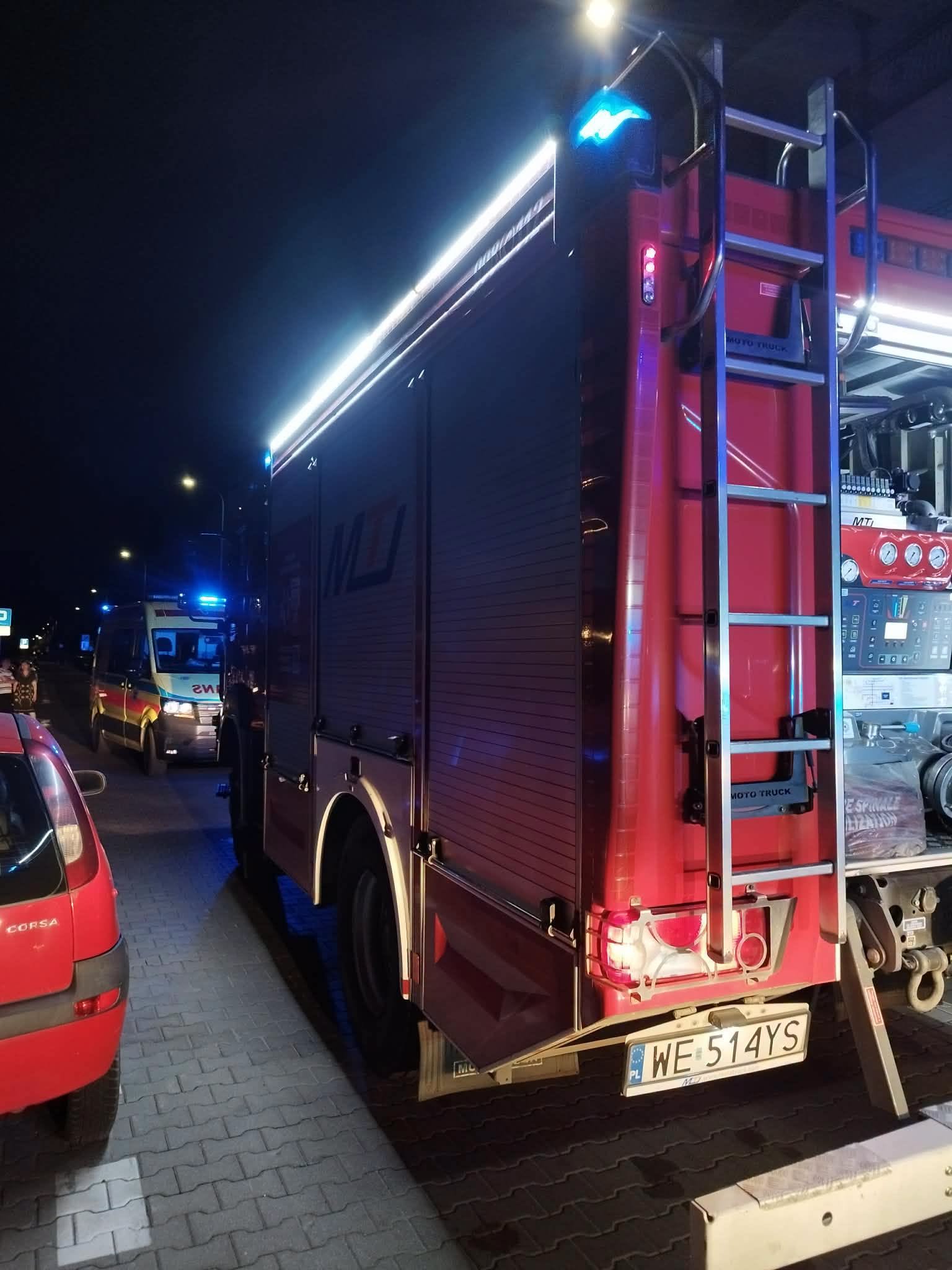 Z ostatniej chwili. Ogromna akcja straży pod Warszawą. Do walki z ogniem skierowano Dromadera