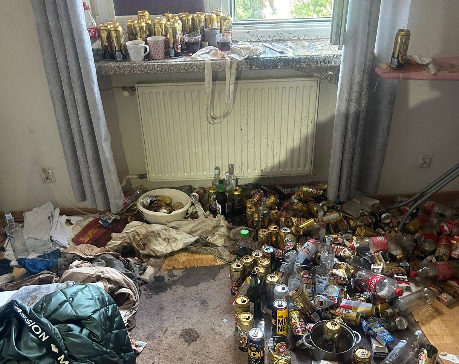 Pożar mieszkania pod Warszawą. Strażacy pokazali porażające zdjęcia z wnętrza