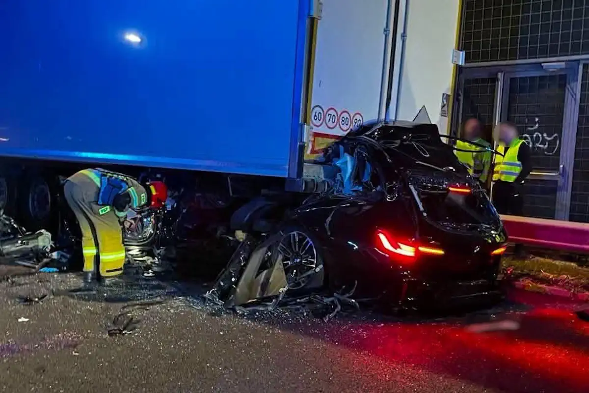 Tragiczny wypadek na S8. Samochód wjechał pod naczepę ciężarówki. Nie żyje jedna osoba