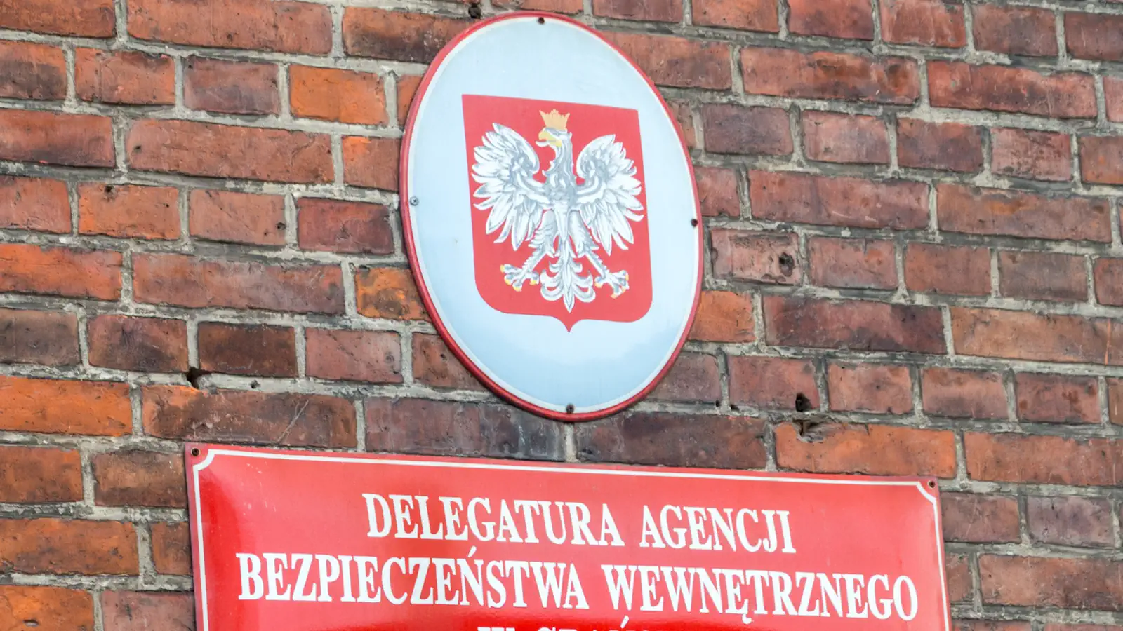Podłożył materiały wybuchowe pod samochód. ABW zatrzymała w Warszawie podejrzanego o zamach