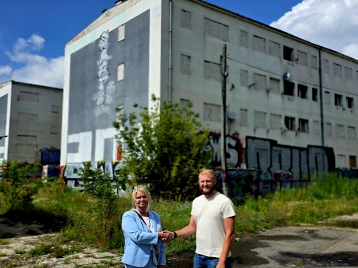 Koniec jednego z najbardziej niezwykłych osiedli Warszawy. Dudziarska idzie do rozbiórki. Tak kończy się historia „osiedla za torami”