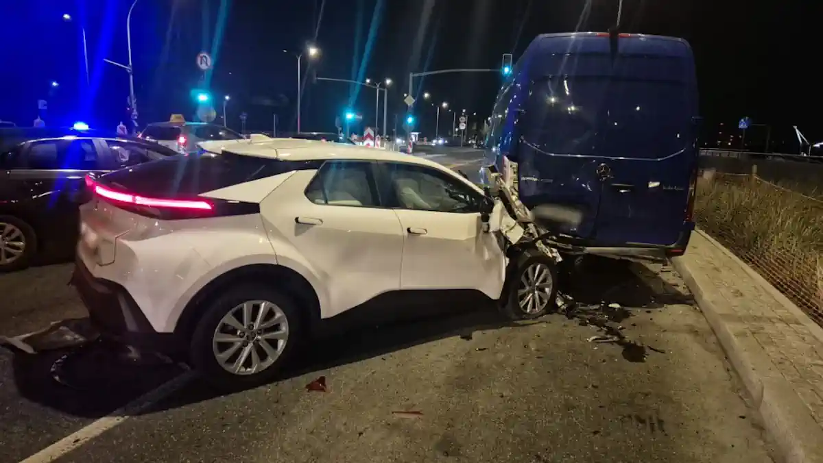 Pościg niemal 200 km/h przez Warszawę. Kierowca z dwoma zakazami o mało nie wjechał w policjantów. Funkcjonariusze musieli skakać