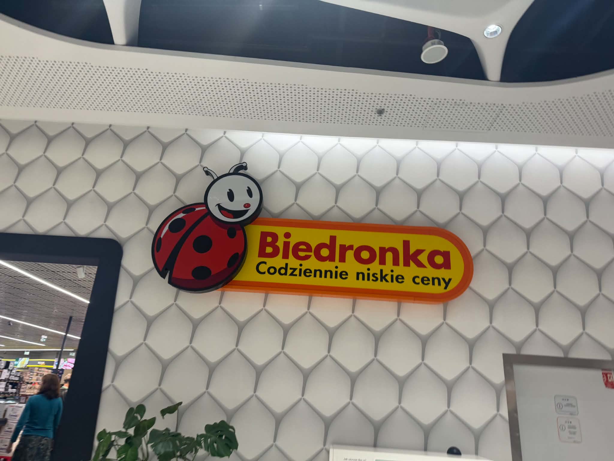 Zacznie się w piątek 11 września. Gigantyczne promocje w Biedronce. Klienci mogą ruszyć po zapasy