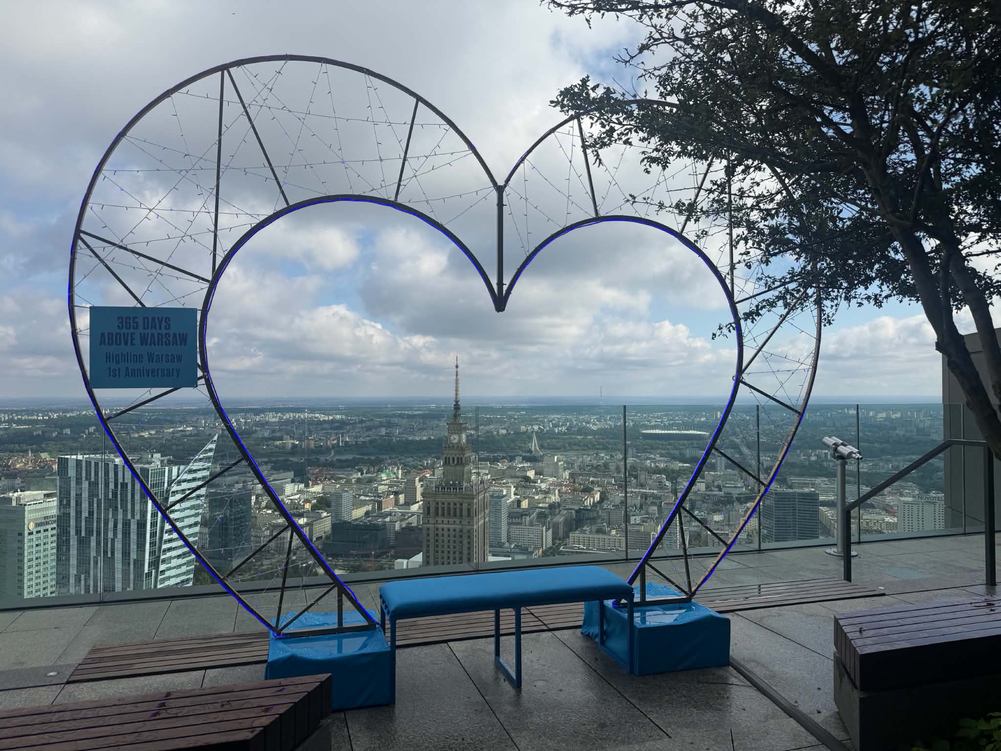 700 tysięcy gości i 152 kraje świata. Highline Warsaw świętuje pierwsze urodziny nad Warszawą
