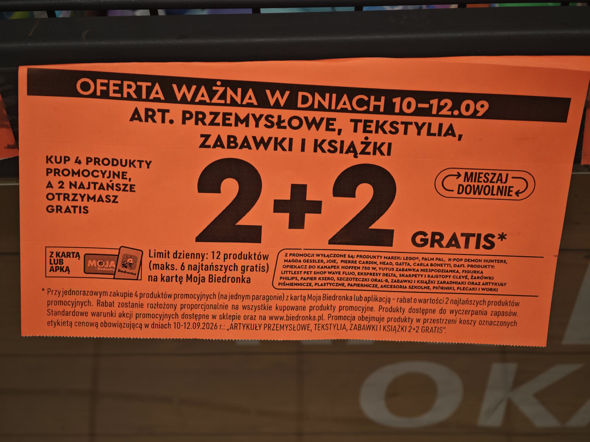 Gigantyczna promocja w Biedronce. Klienci od rana ruszyli po zapasy. Dwa produkty dostają gratis
