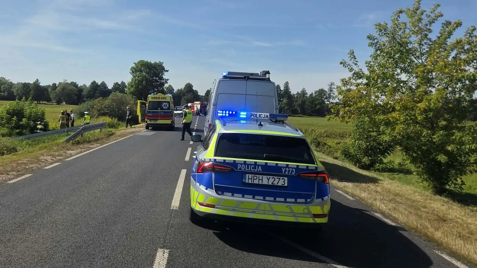 Poważny wypadek na Mazowszu. Cztery osoby trafiły do szpitala, droga całkowicie zablokowana