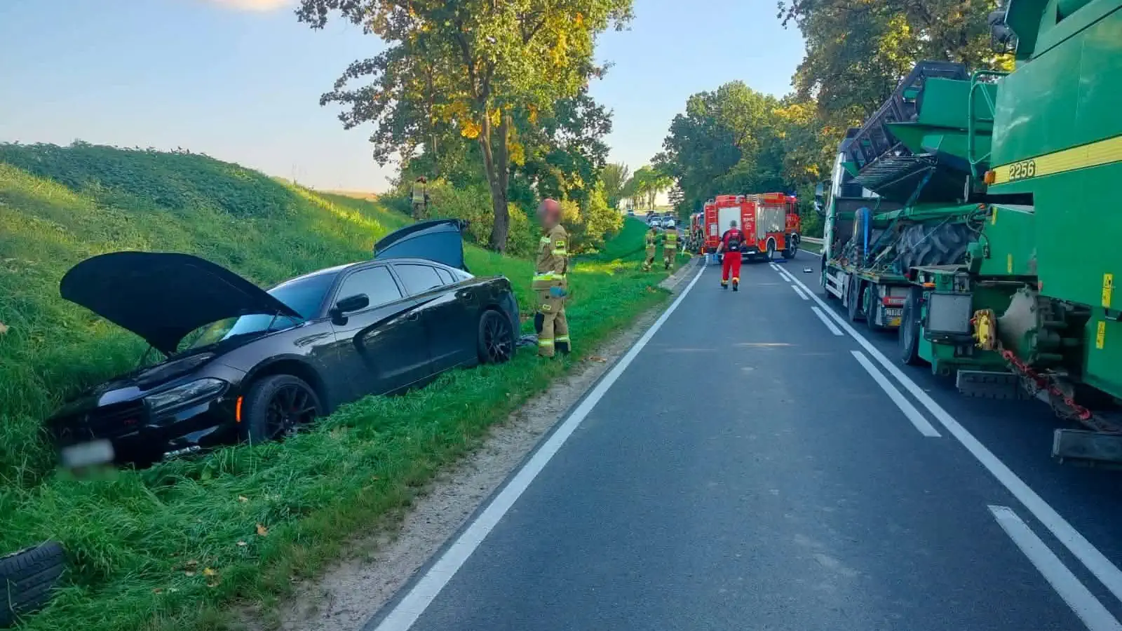 Poważny wypadek na Mazowszu. Motocykl zderzył się z osobówką, lądował śmigłowiec LPR
