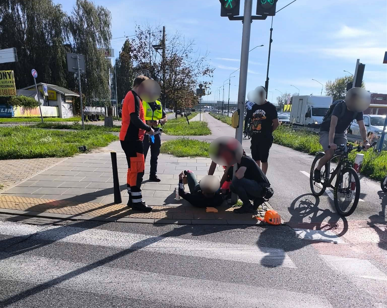 Pilne: Potrącenie rowerzysty na Starym Imielinie. Poszkodowany trafił do szpitala