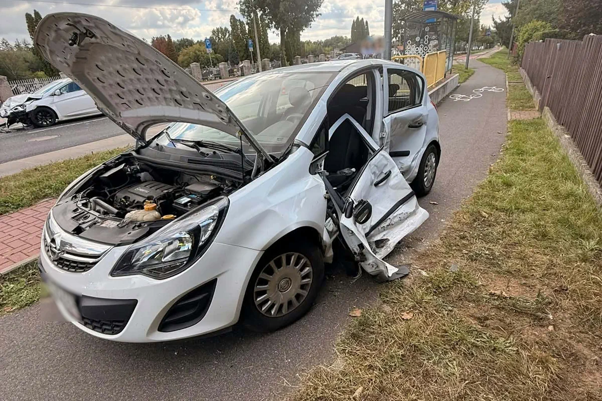 Poważne zderzenie w Płocku. 79-latek w ciężkim stanie, obaj kierowcy trafili do szpitala