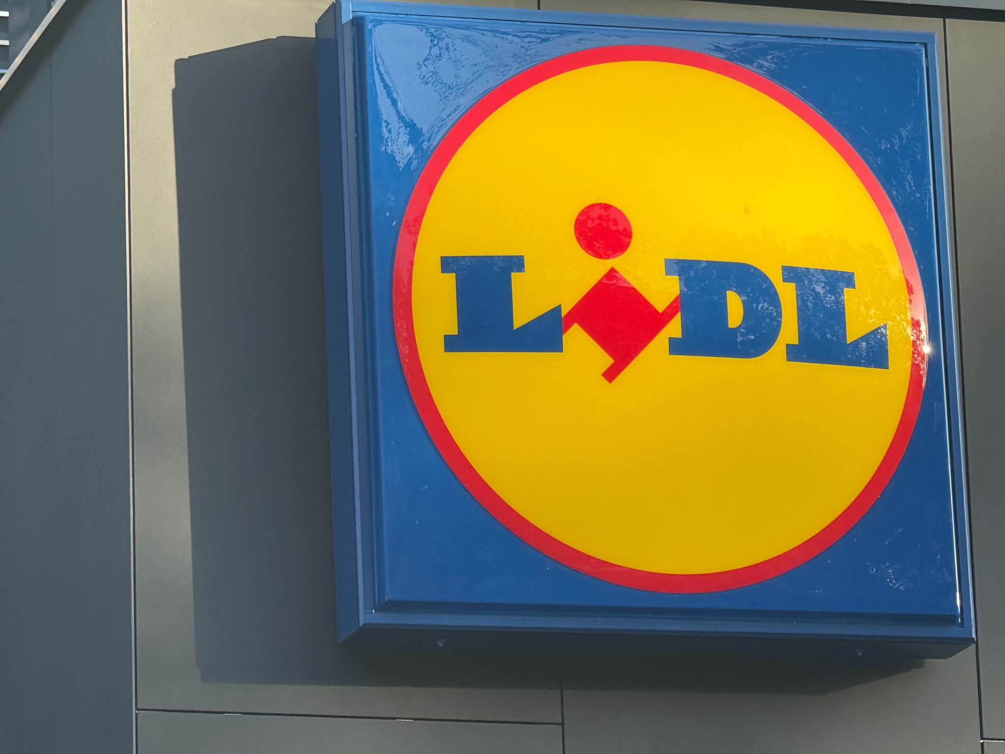 Wielka promocja w Lidlu. Klienci mogą zrobić zapasy, cena mocno leci w dół