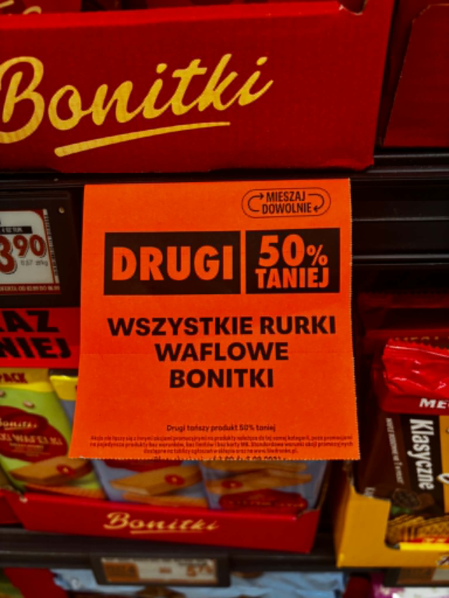 Biedronka odpaliła wielką promocję na słodycze. Czekolady 2+1 gratis, popularne rurki o połowę taniej
