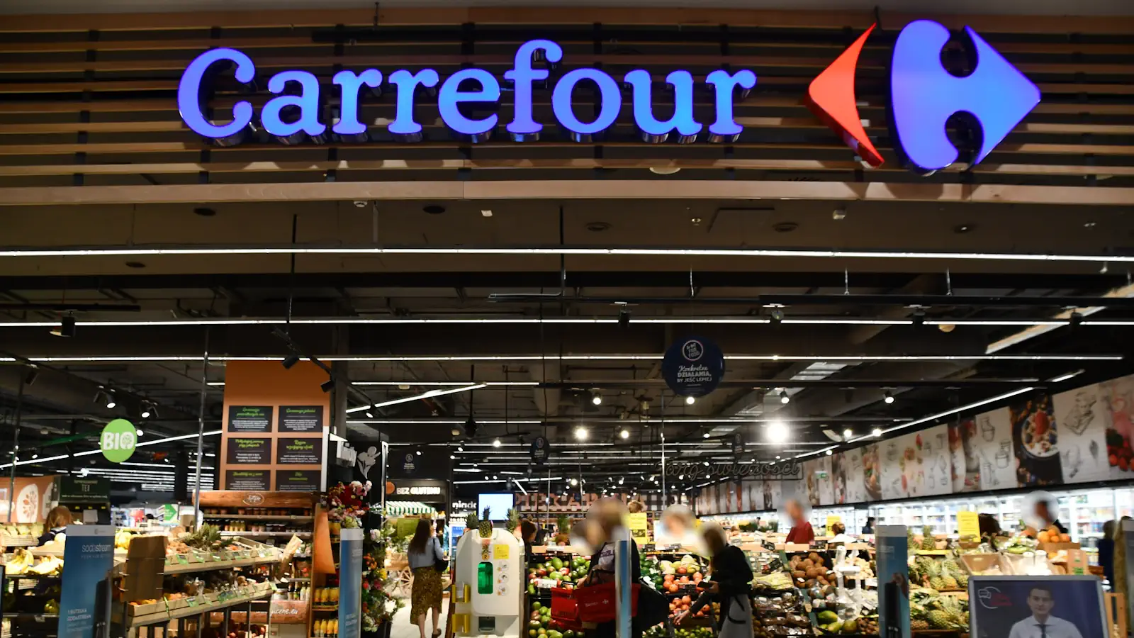 Carrefour odpalił moc promocji na początku września. 2+2 i 2+1 gratis, przeceny na kawę, owoce, krewetki, mięso i wędliny
