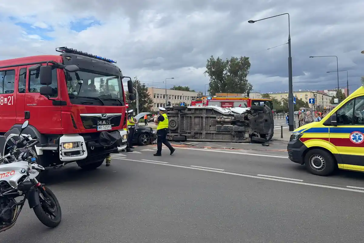 Wypadek na skrzyżowaniu ulic Grochowskiej i Podskarbińskiej. Zdjęcie wykonano dnia 05.09.2026.