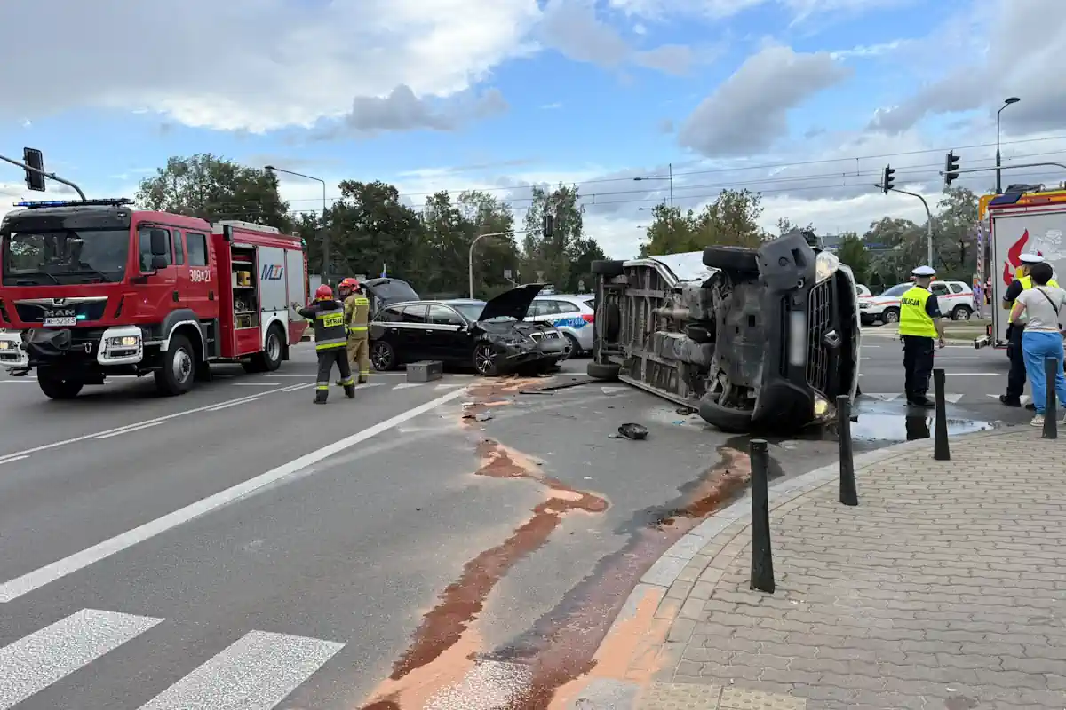 Wypadek na skrzyżowaniu ulic Grochowskiej i Podskarbińskiej. Zdjęcie wykonano dnia 05.09.2026.