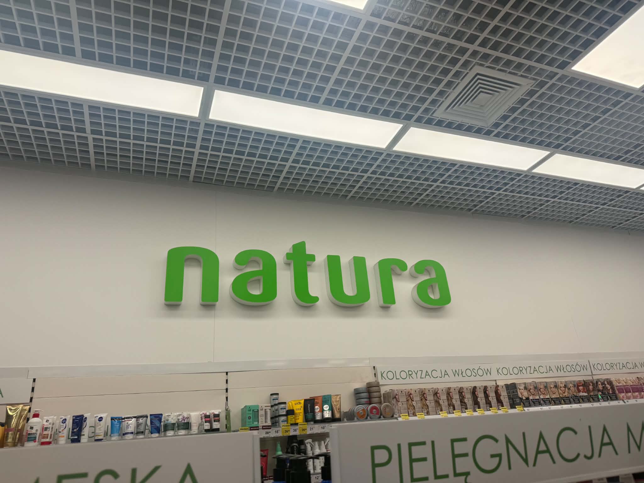 Ogromne promocje w Drogeriach Natura. Trzeci produkt za 1 zł, a ceny lecą w dół. Łowcy okazji ruszą na zakupy