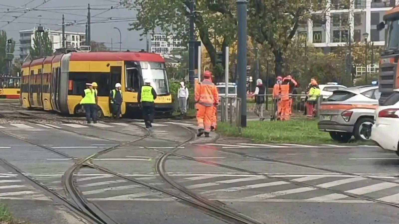 Zderzenie tramwajów na Rondzie Wiatraczna. Ciężki sprzęt, tramwaje na objazdach