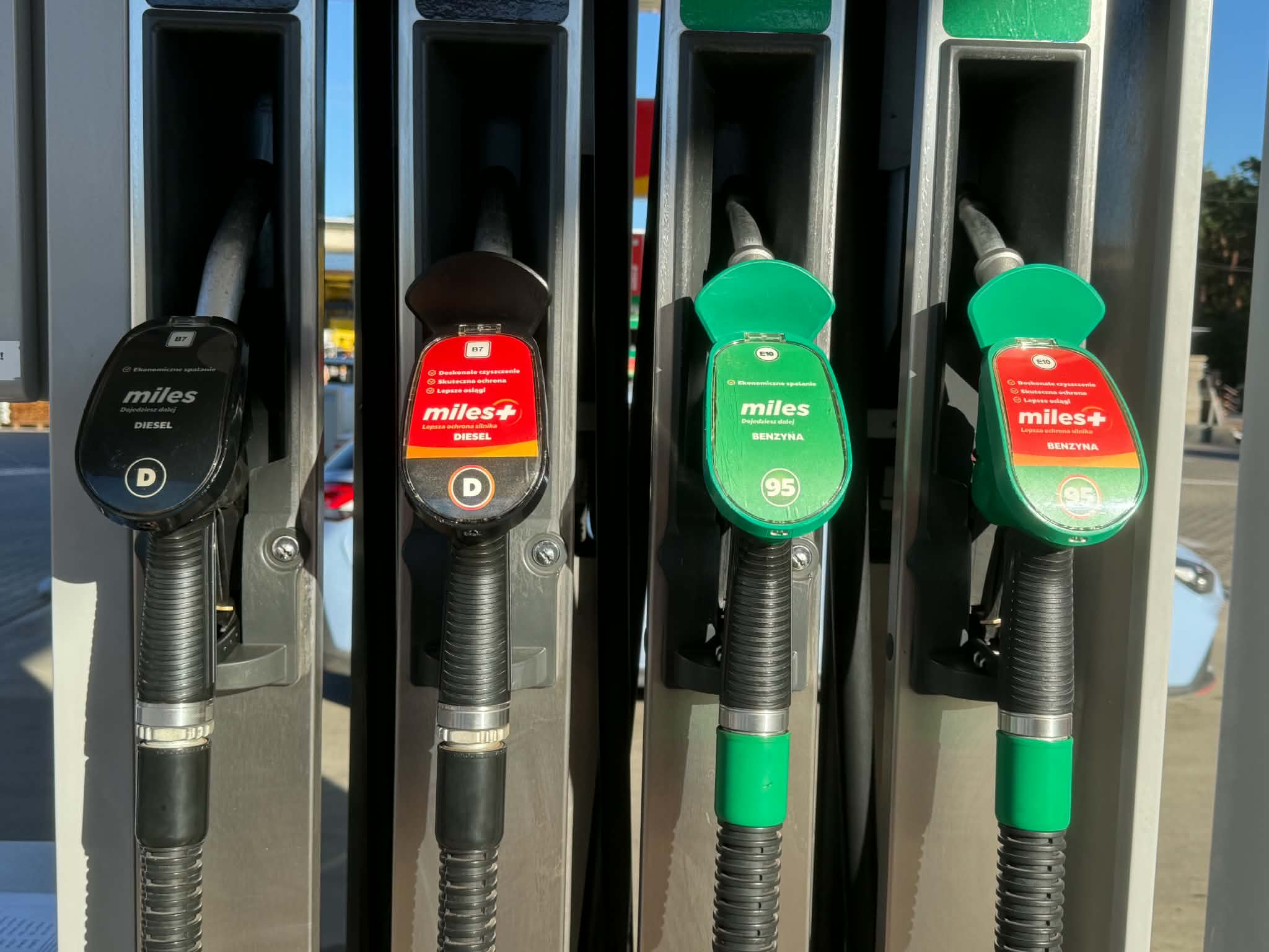 Od środy nowe ceny paliw. Benzyna w górę, diesel w dół. Minister podał dokładne limity