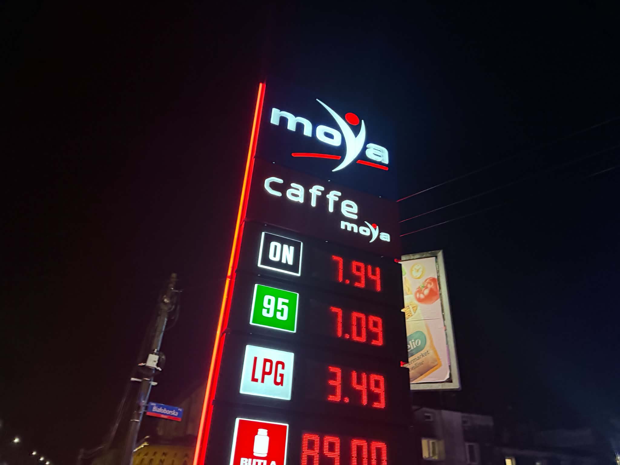 Kierowcy przecierają oczy na stacjach. Diesel przekroczy 8 zł za litr! Minister ogłosił nowe ceny paliw od 15 października