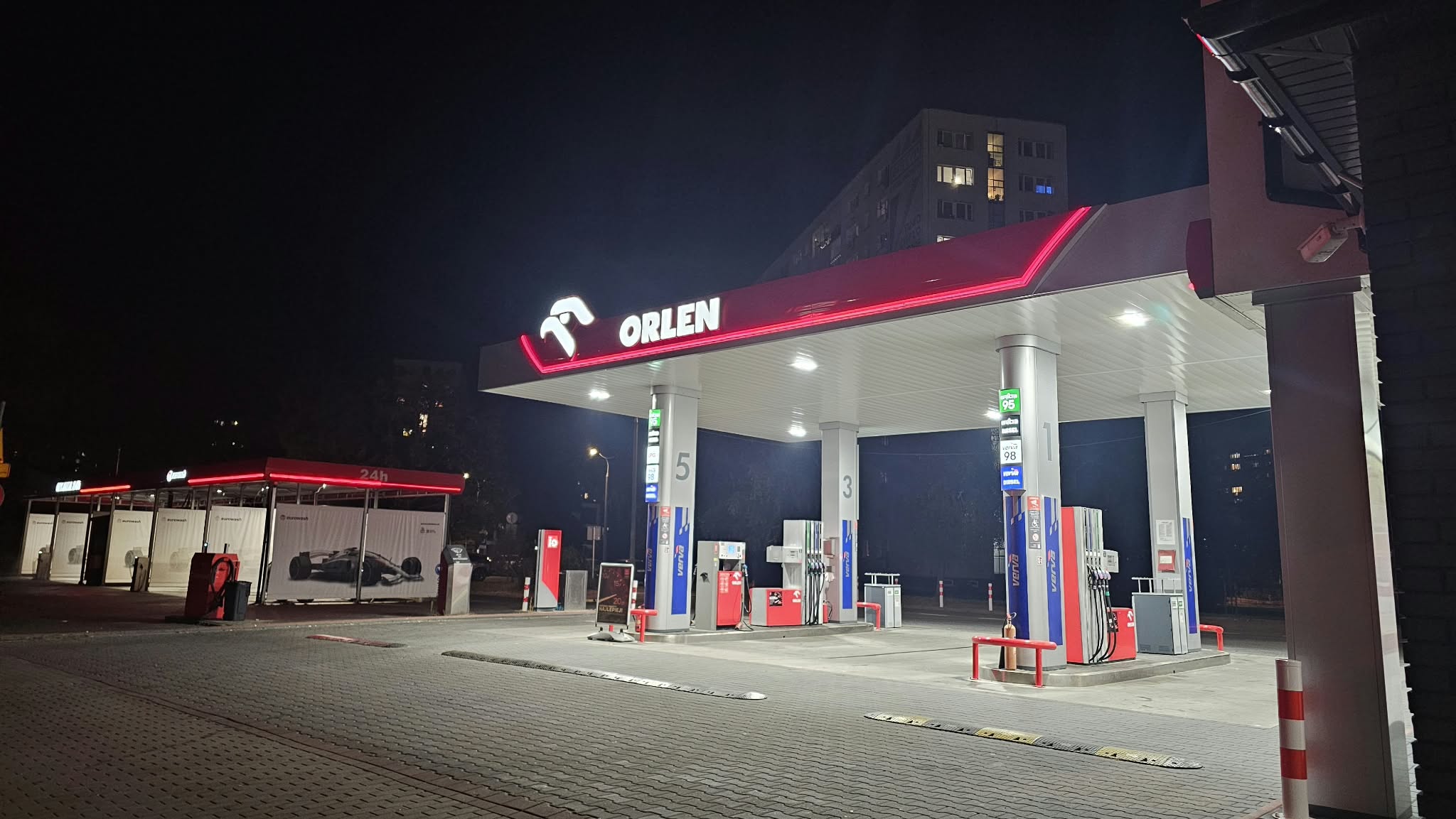 Polska obniżyła VAT na paliwa. Komisja Europejska reaguje