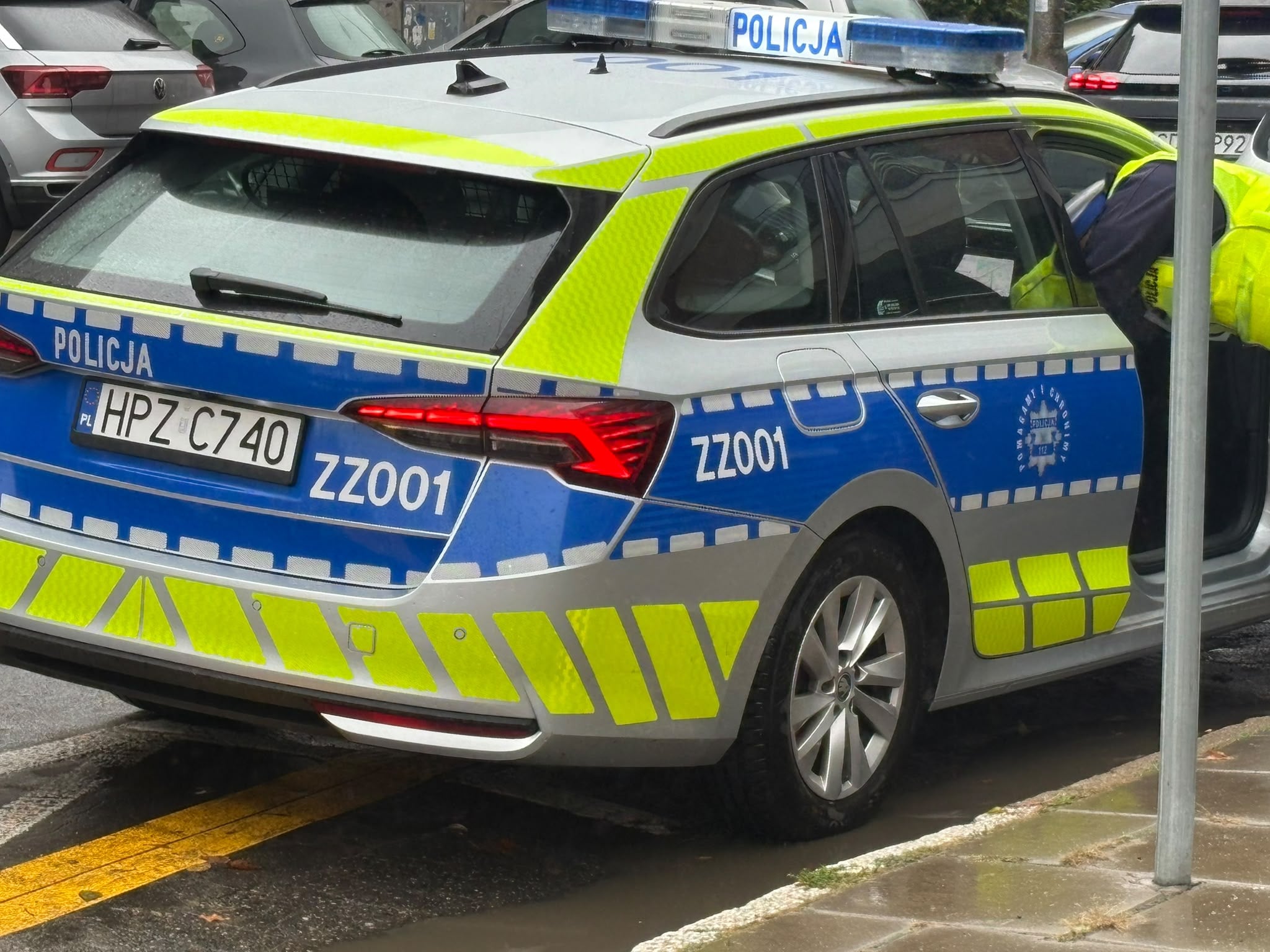 Trzy nastolatki zaatakowane nożem w szkole w Warszawie! Na miejscu policja i straż