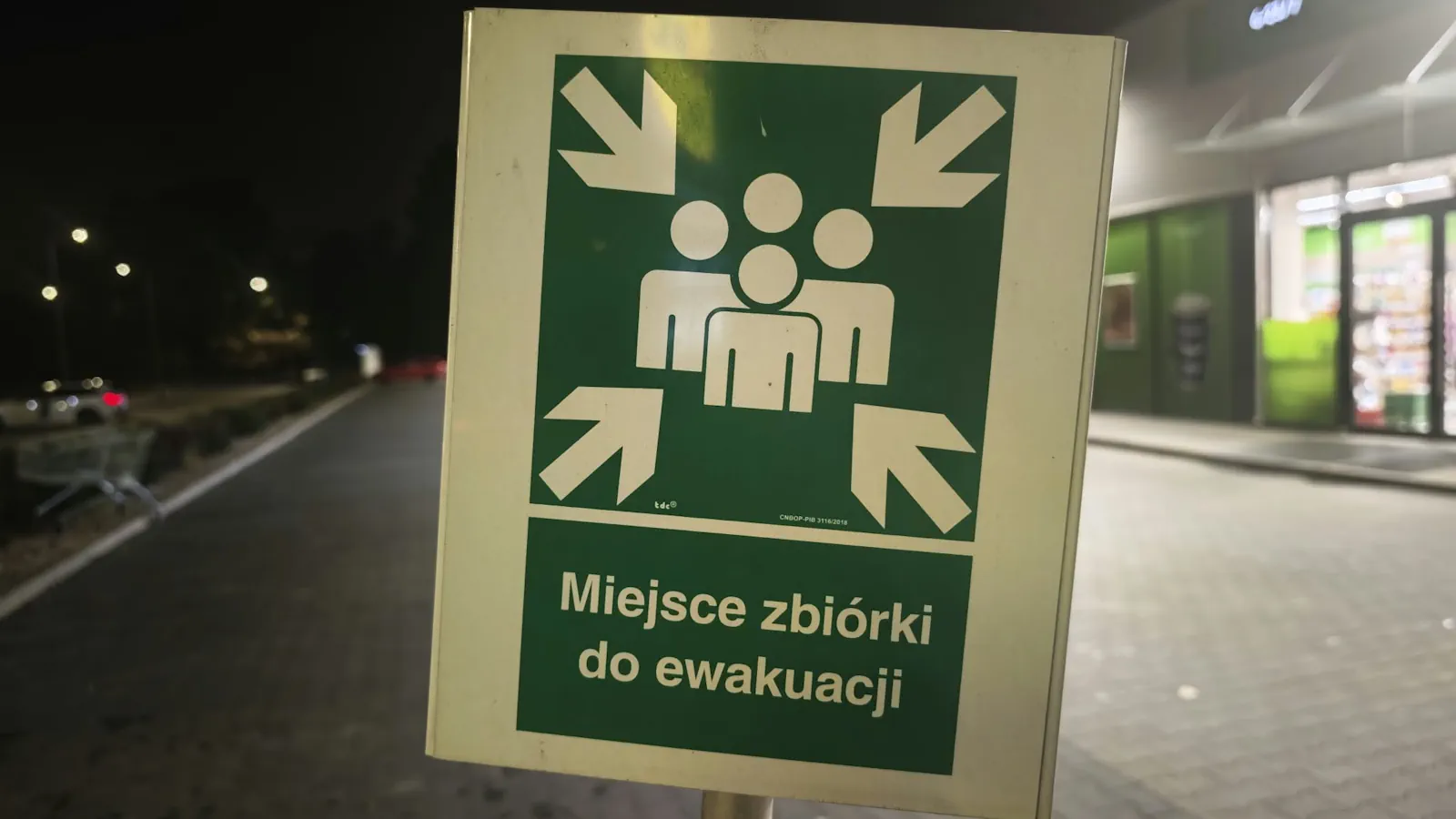 Dziecko wraca samo, rodzic nie może dojechać. Rząd przewidział taką sytuację. Sam adres spotkania nie wystarczy w razie alarmu