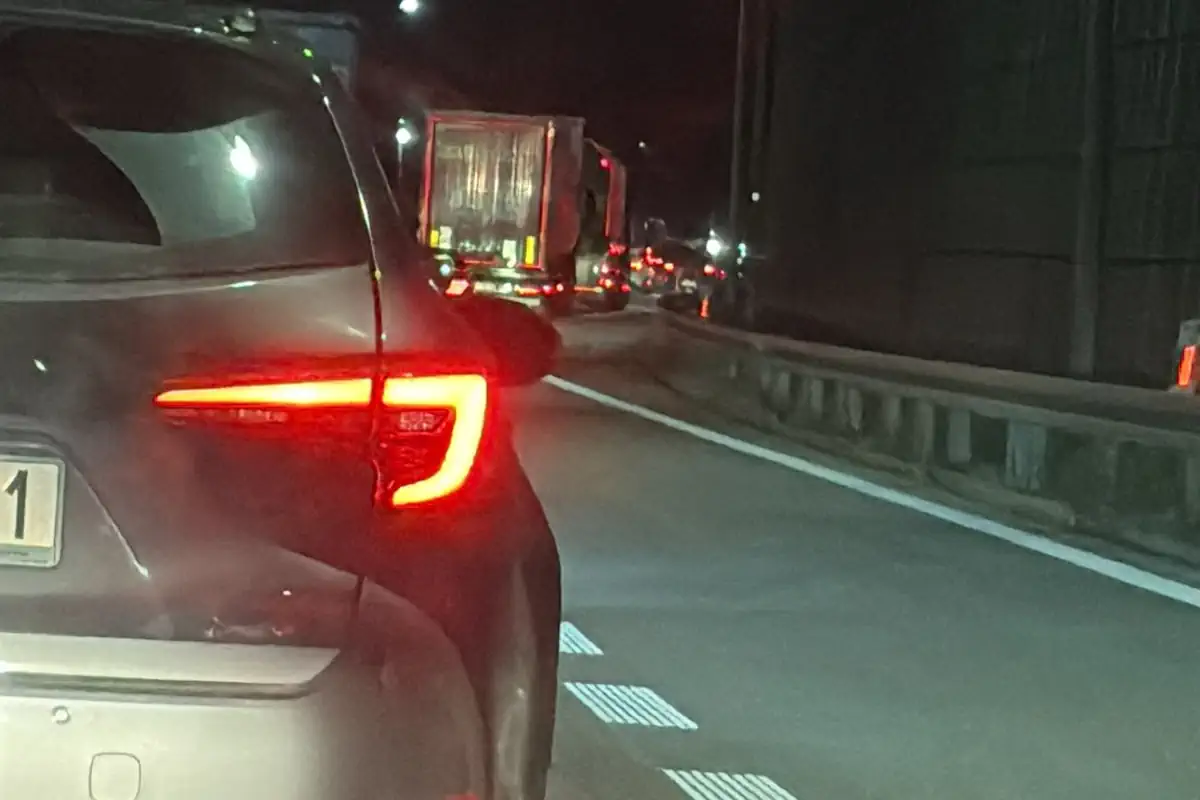 Ogromny korek na S2. Ponad 10 km korka, przejazd zajmuje przeszło 40 minut
