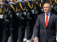 15 sierpnia 2025: Prezydent RP Karol Nawrocki dokonuje inspekcji wojska podczas defilady z okazji Dnia Sił Zbrojnych RP.