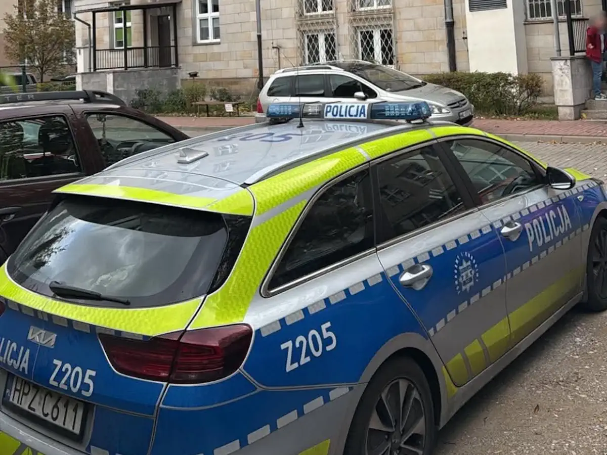 Gigantyczna akcja policji. Ponad 10 tysięcy placówek sprawdzonych, 10 osób zatrzymanych. Policja reaguje po tragediach w szkołach