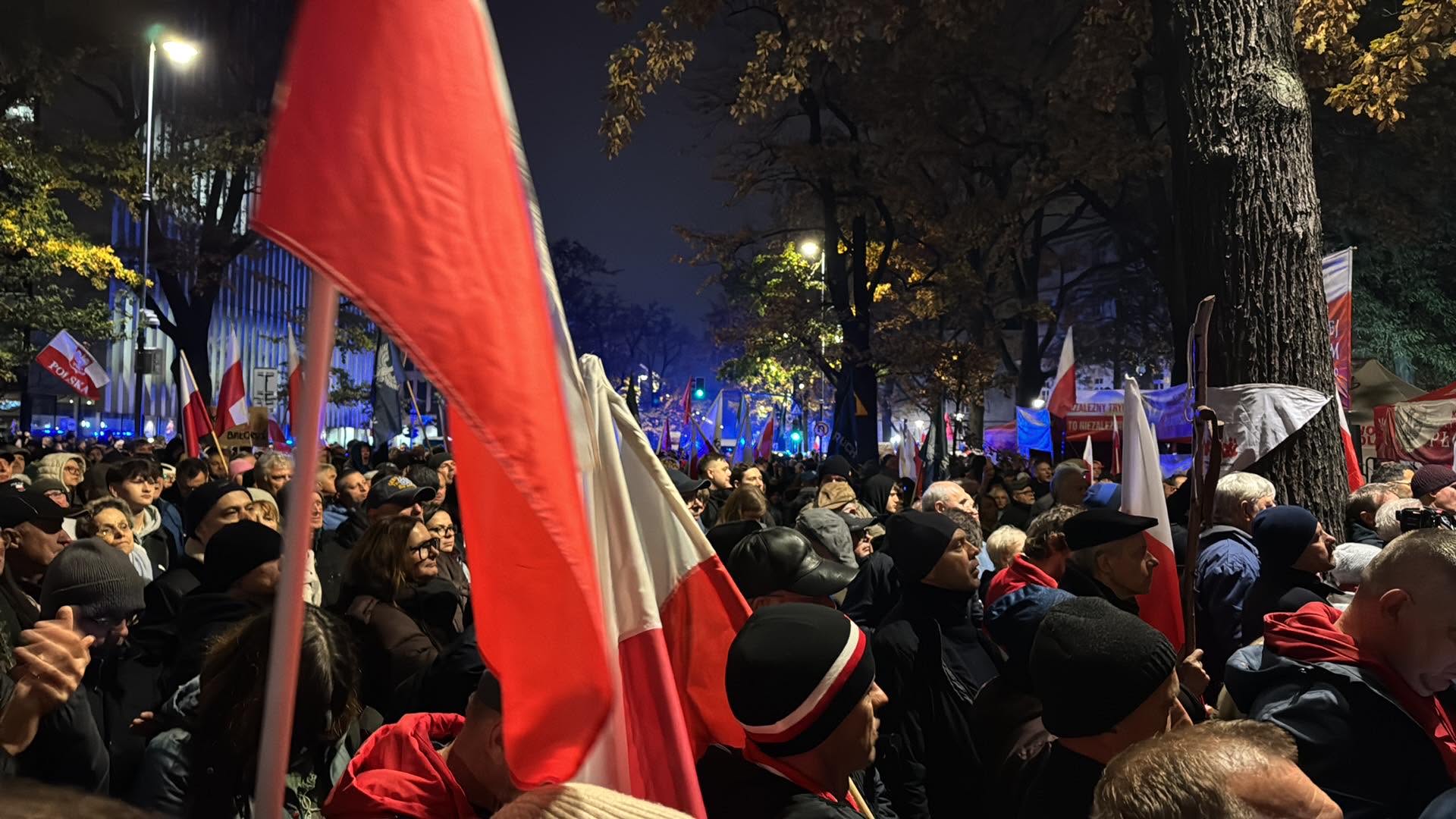 Nocne wydarzenia w Trybunale Konstytucyjnym! Policja ujawnia, co wydarzyło się o 2:30. Cztery osoby zatrzymane