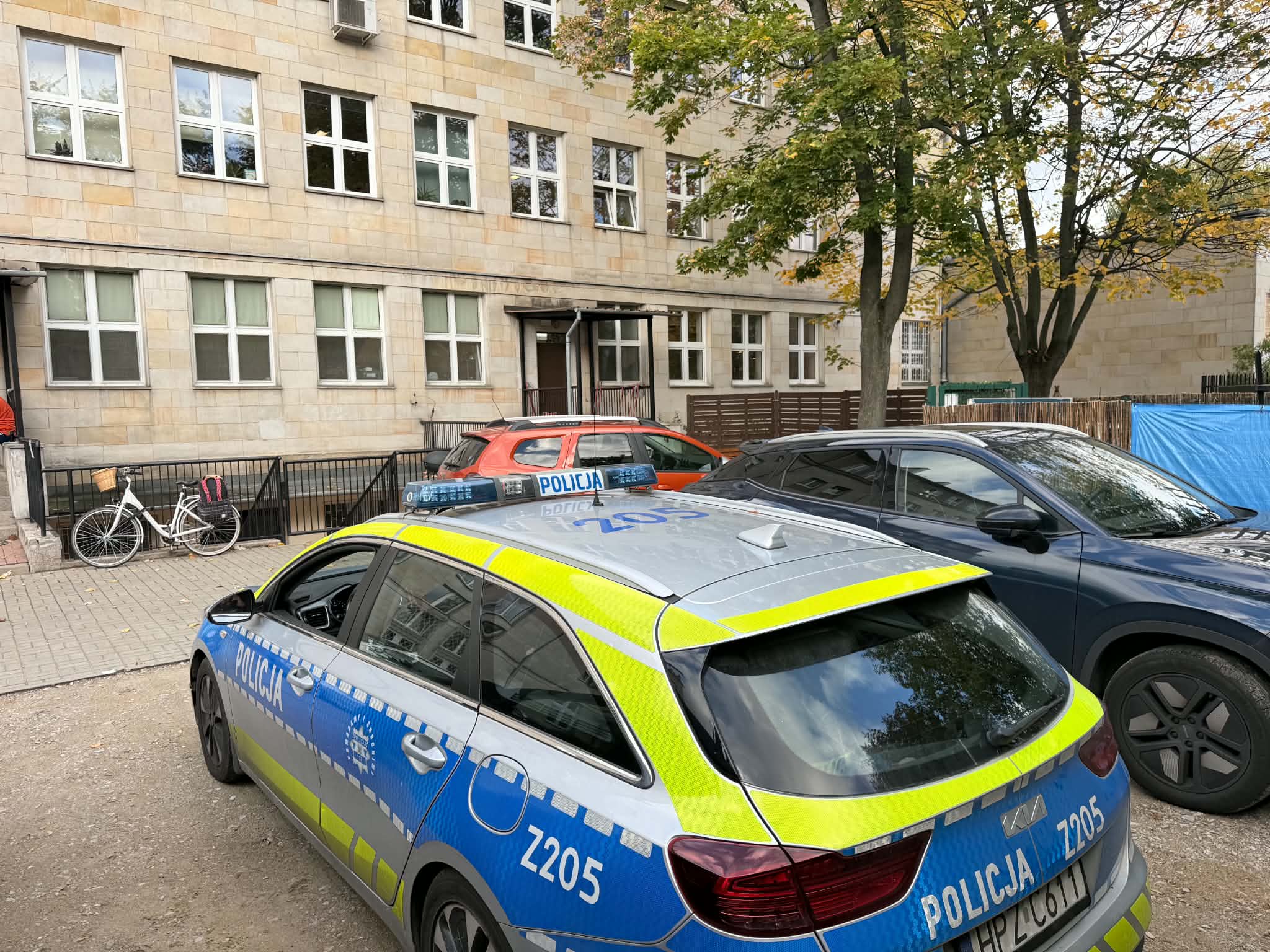 13-latek zatrzymany na warszawskim Bemowie. Miał wysłać zdjęcie noża i grozić innemu uczniowi